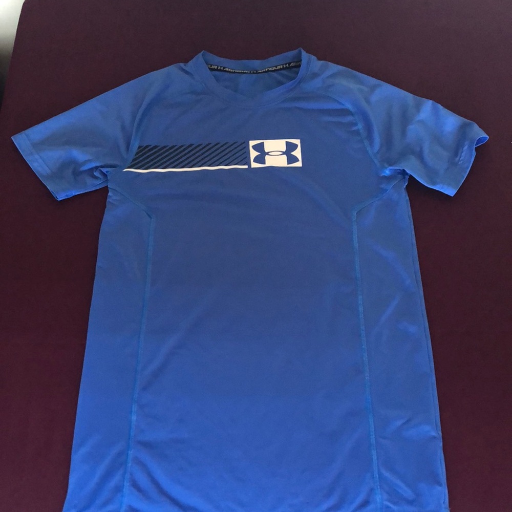 Under Armour boys Tshirt, size L (I think)